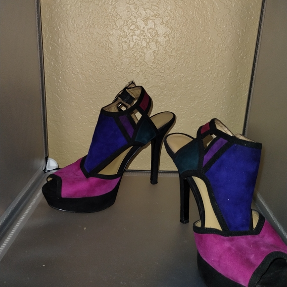 Shoes - Picture 2 of 3